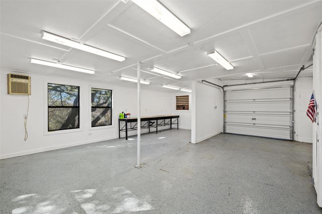 1201 Lakeshore DR, Spicewood, TX 78669