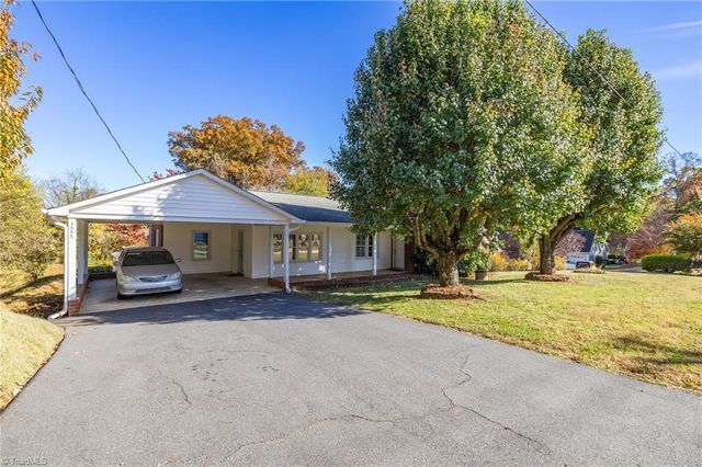 3555 Transou Road, Pfafftown, NC 27040