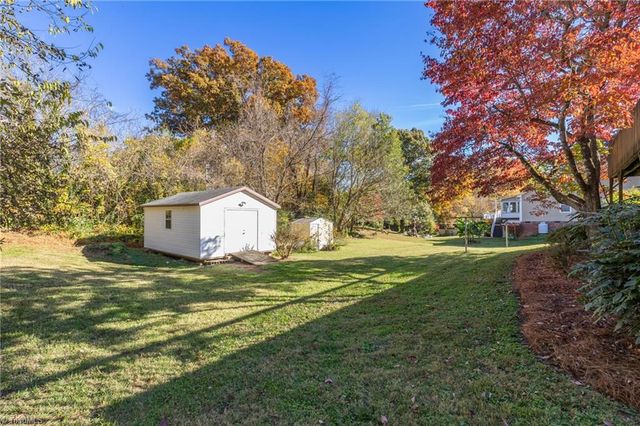 3555 Transou Road, Pfafftown, NC 27040