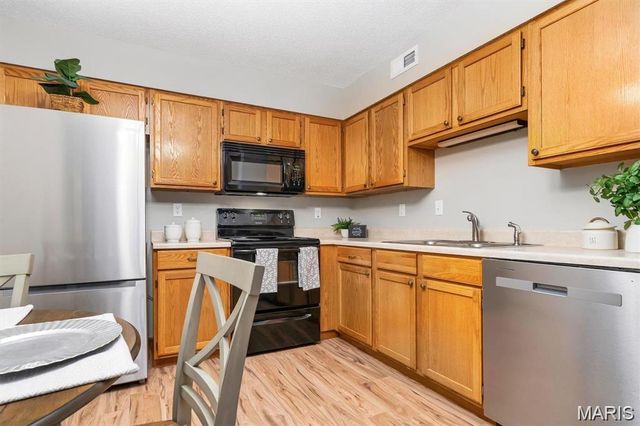 9608 Bent Pine Drive J, St Louis, MO 63126