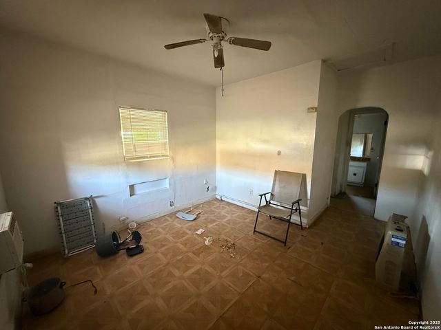 215 Gulf, San Antonio, TX 78202