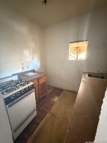 215 Gulf, San Antonio, TX 78202