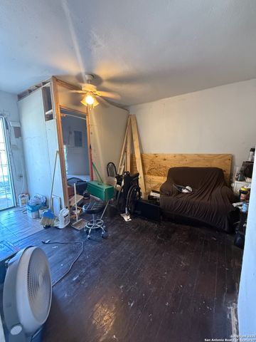 215 Gulf, San Antonio, TX 78202