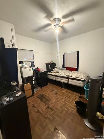 215 Gulf, San Antonio, TX 78202