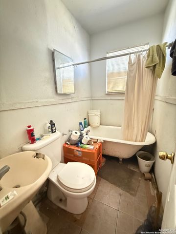 215 Gulf, San Antonio, TX 78202