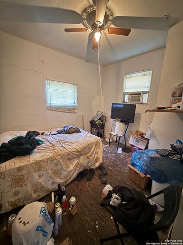215 Gulf, San Antonio, TX 78202
