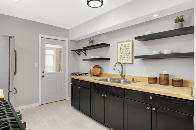 2518 Thomas Avenue N, Minneapolis, MN 55411