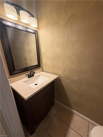 1829 Candlelight DR, Chesapeake, VA 23325