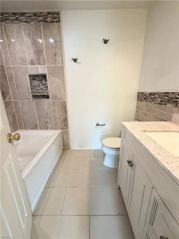 1829 Candlelight DR, Chesapeake, VA 23325