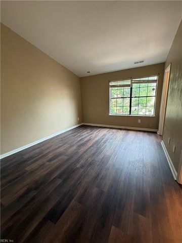 1829 Candlelight DR, Chesapeake, VA 23325