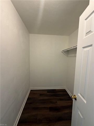 1829 Candlelight DR, Chesapeake, VA 23325