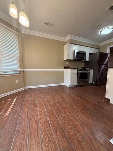 1829 Candlelight DR, Chesapeake, VA 23325