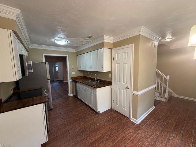 1829 Candlelight DR, Chesapeake, VA 23325