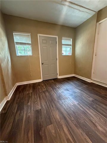 1829 Candlelight DR, Chesapeake, VA 23325