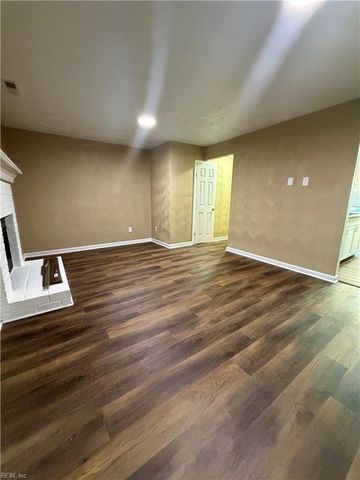 1829 Candlelight DR, Chesapeake, VA 23325