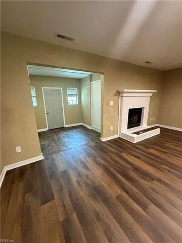 1829 Candlelight DR, Chesapeake, VA 23325
