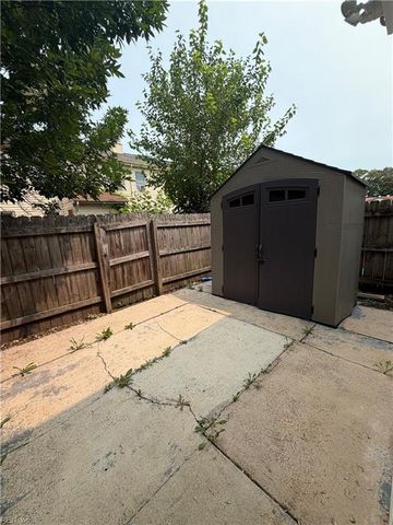 1829 Candlelight DR, Chesapeake, VA 23325