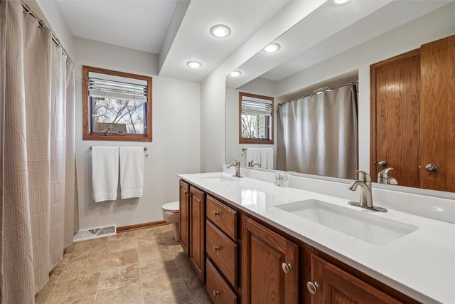 9913 Alpine Drive, Urbandale, IA 50322