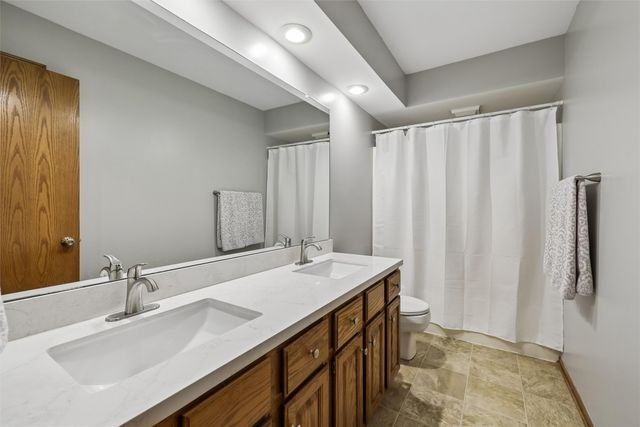 9913 Alpine Drive, Urbandale, IA 50322