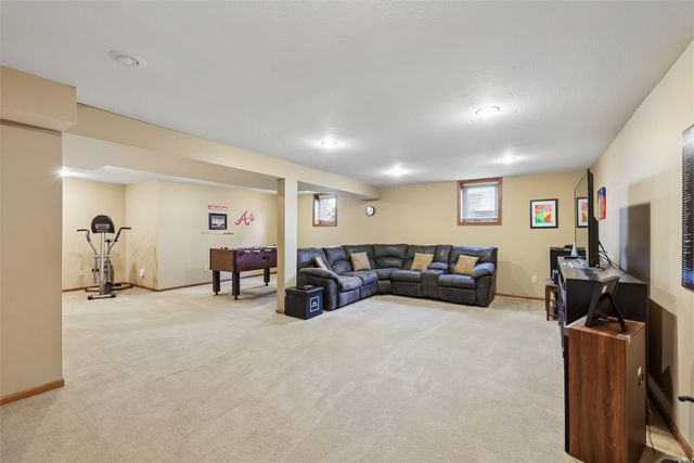 9913 Alpine Drive, Urbandale, IA 50322