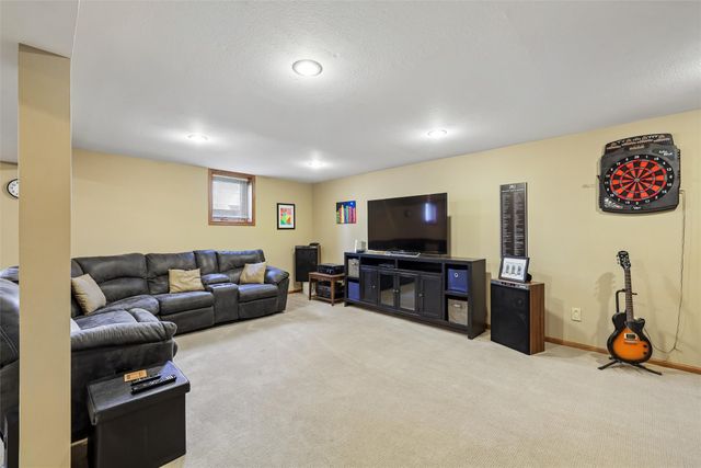 9913 Alpine Drive, Urbandale, IA 50322