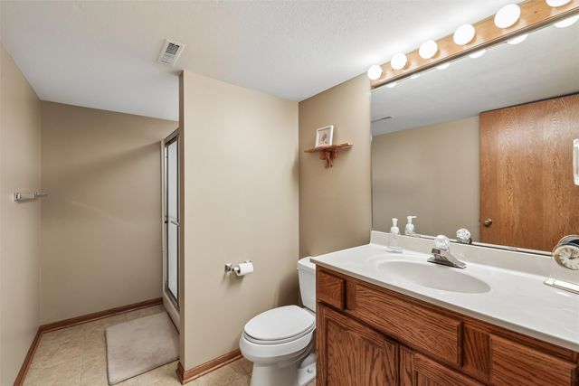 9913 Alpine Drive, Urbandale, IA 50322