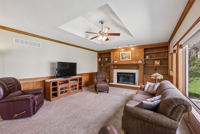 9913 Alpine Drive, Urbandale, IA 50322