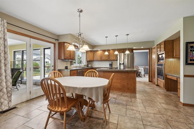 9913 Alpine Drive, Urbandale, IA 50322