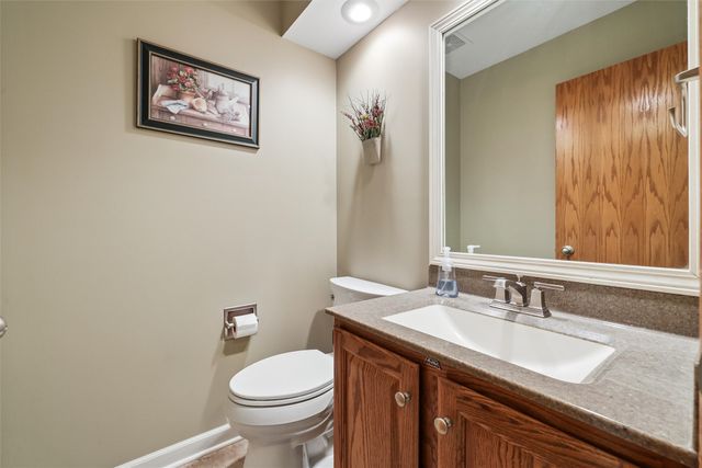 9913 Alpine Drive, Urbandale, IA 50322