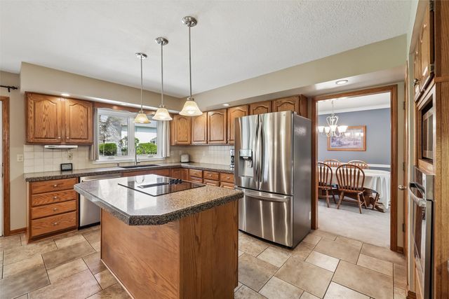 9913 Alpine Drive, Urbandale, IA 50322
