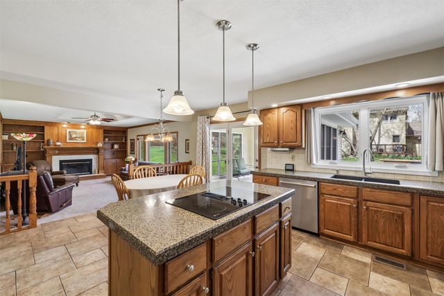 9913 Alpine Drive, Urbandale, IA 50322