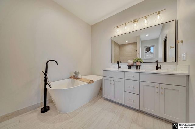 1002 Middleton Avenue, Lincoln, NE 68521