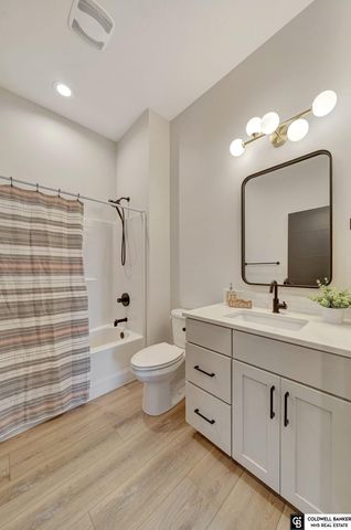 1002 Middleton Avenue, Lincoln, NE 68521