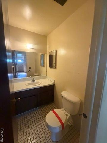 35800 Lyndon Street, Livonia, MI 48154