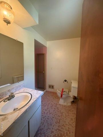 35800 Lyndon Street, Livonia, MI 48154