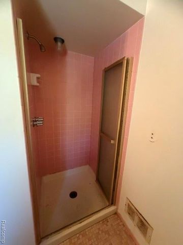 35800 Lyndon Street, Livonia, MI 48154