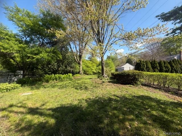 35800 Lyndon Street, Livonia, MI 48154