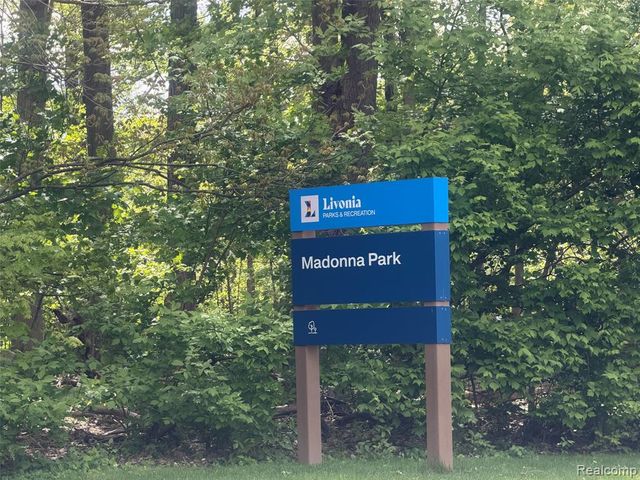 35800 Lyndon Street, Livonia, MI 48154
