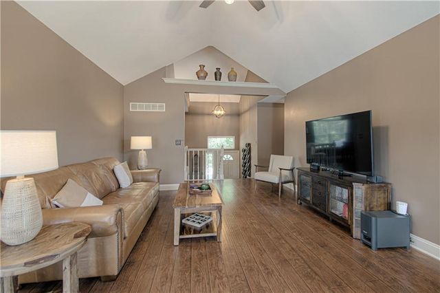 1103 Keagon Avenue, Greenwood, MO 64034
