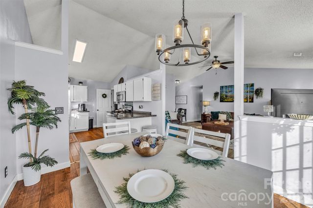 1959 8th Street SE, Hickory, NC 28602