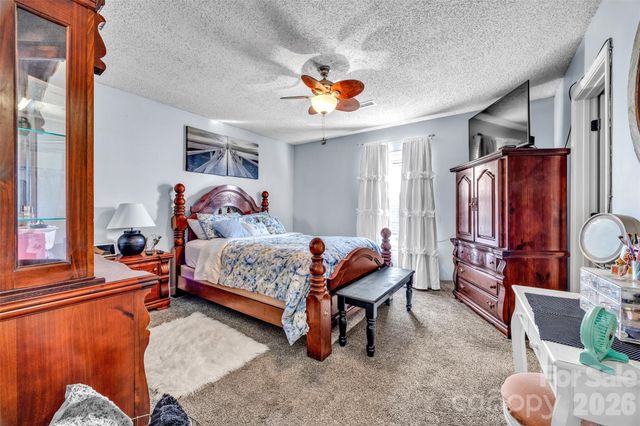 1959 8th Street SE, Hickory, NC 28602