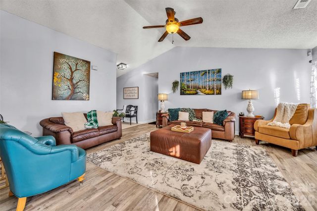 1959 8th Street SE, Hickory, NC 28602