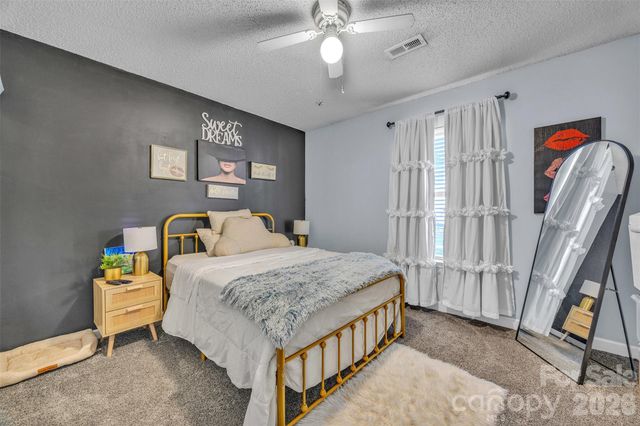 1959 8th Street SE, Hickory, NC 28602