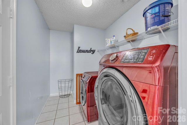 1959 8th Street SE, Hickory, NC 28602