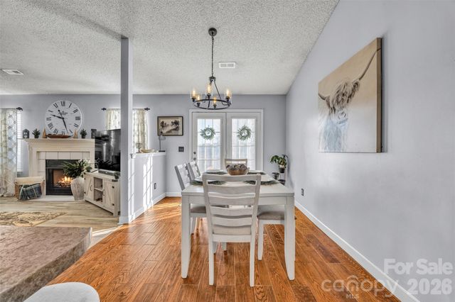 1959 8th Street SE, Hickory, NC 28602