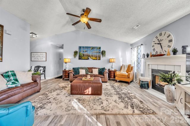 1959 8th Street SE, Hickory, NC 28602