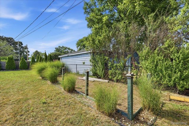 5844 Arcola Street, Garden City, MI 48135