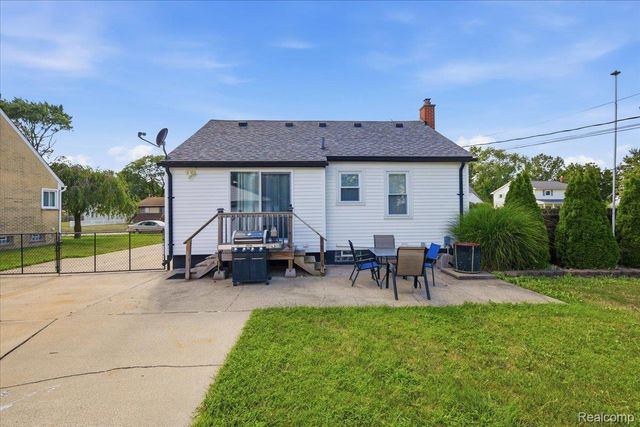 5844 Arcola Street, Garden City, MI 48135