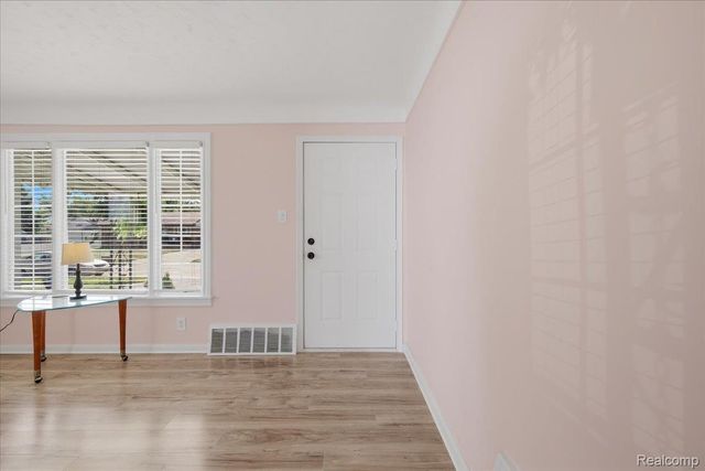 5844 Arcola Street, Garden City, MI 48135