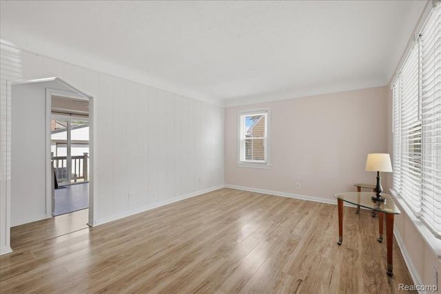 5844 Arcola Street, Garden City, MI 48135